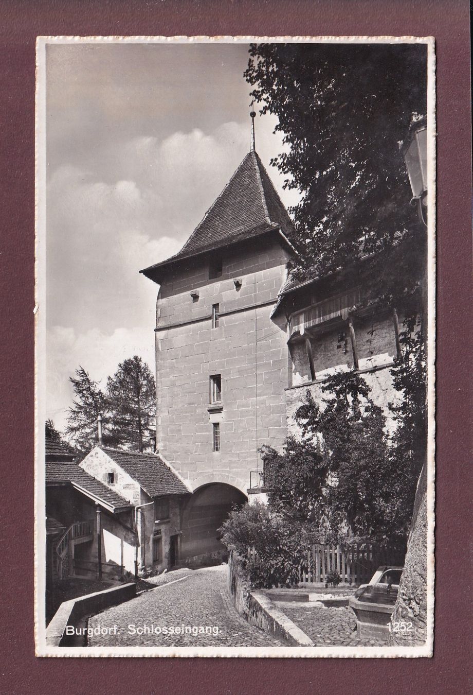 Cartoline postali: BURGDORF - Schlosseingang – Usato da Pully venduto da nicecards