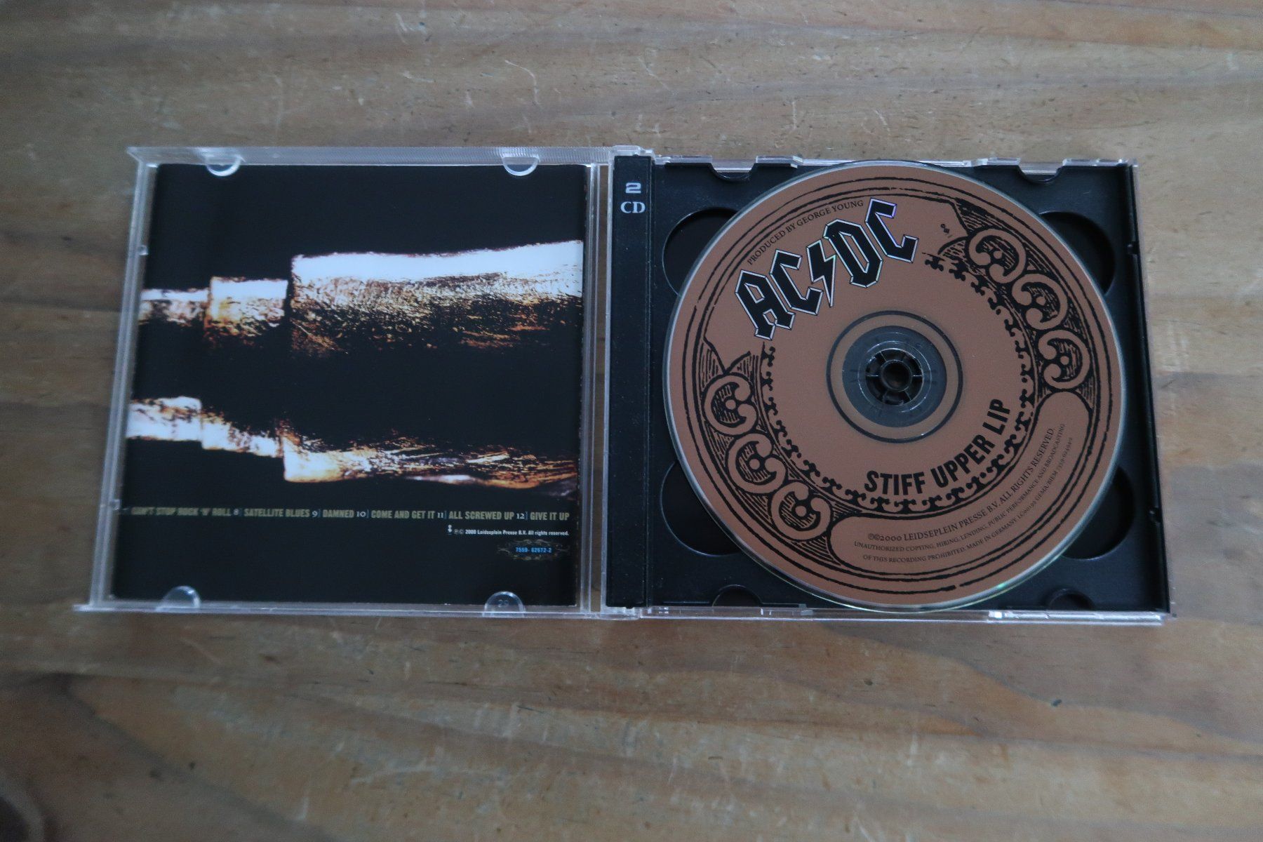 CDs: AC/DC - STIFF UPPER LIP - TOUR EDITION mit BONUS CD – D'occasion à Basel par Patiscat 4