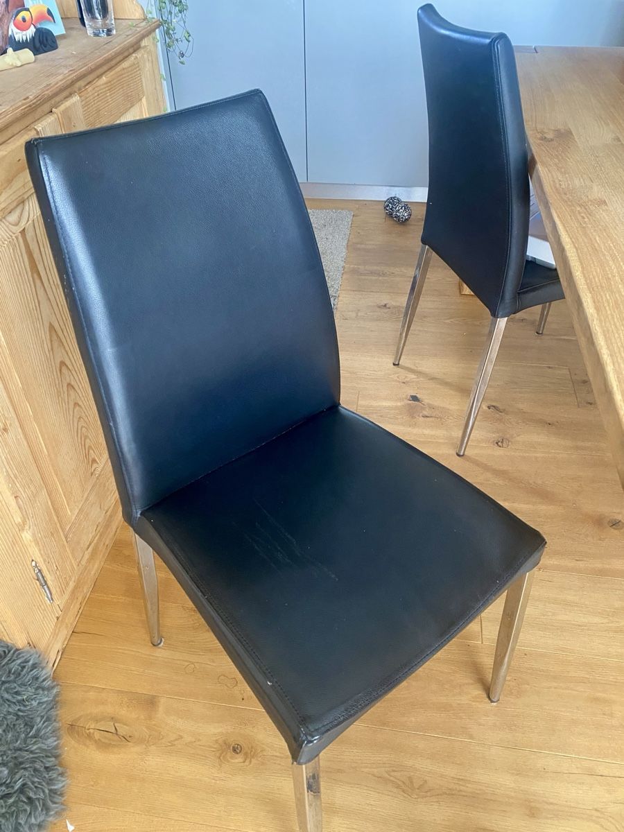 Set de table et chaises: Wunderschöner massiver Holztisch mit 6 Stühlen – D'occasion à Wattenwil par Bucht_BE 4