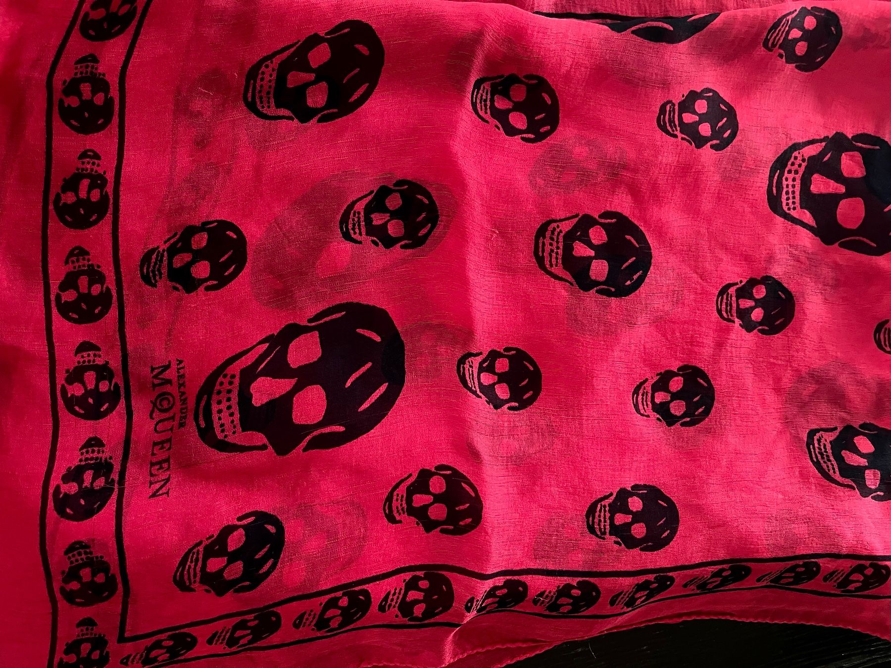 Alexander Mcqueen Foulard & Sciarpe: Alexander McQueen Seidentuch – Usato da Zürich venduto da 666ooo 1