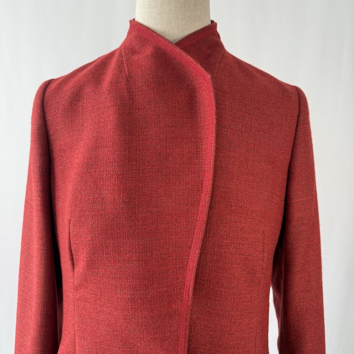 Akris Giacche: AKRIS Red Wool Jacket – Nuovo (secondo la descrizione) da Emmen venduto da Avviivva_Com2023 1
