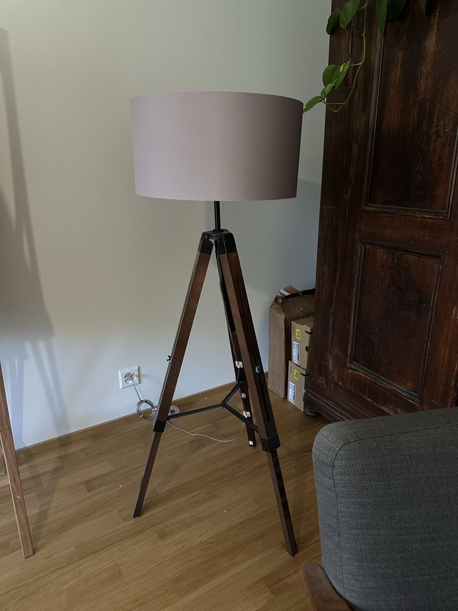 Lampade: Stehlampe im Tripod-Design – Usato da Binningen venduto da gal_cbz7