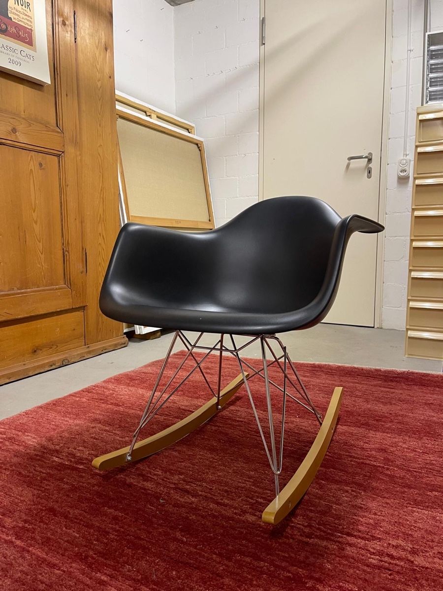 Eames Fauteuils: Charles and Ray Eames rocking chair – D'occasion à Bern par ili_bg5s