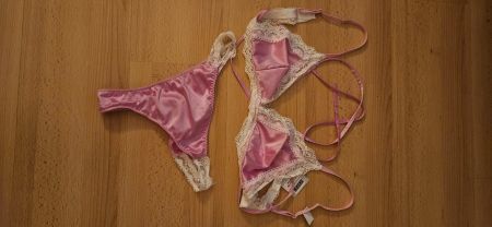 ensemble sting soutien gorge comme neuf porté 1X  (DR)