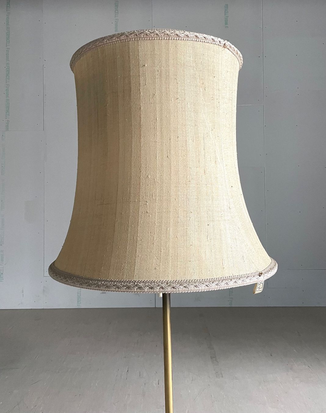 Lampade: Mid Century Ständerlampe aus Messing – Usato da Bern venduto da Modern-Era 4