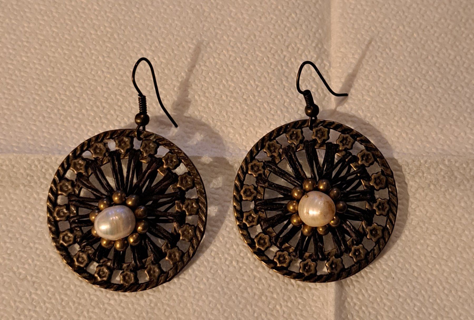 Ohrringe & -stecker: Boucle d oreille avec perle – Gebraucht aus Biel/Bienne von raf_2yqq