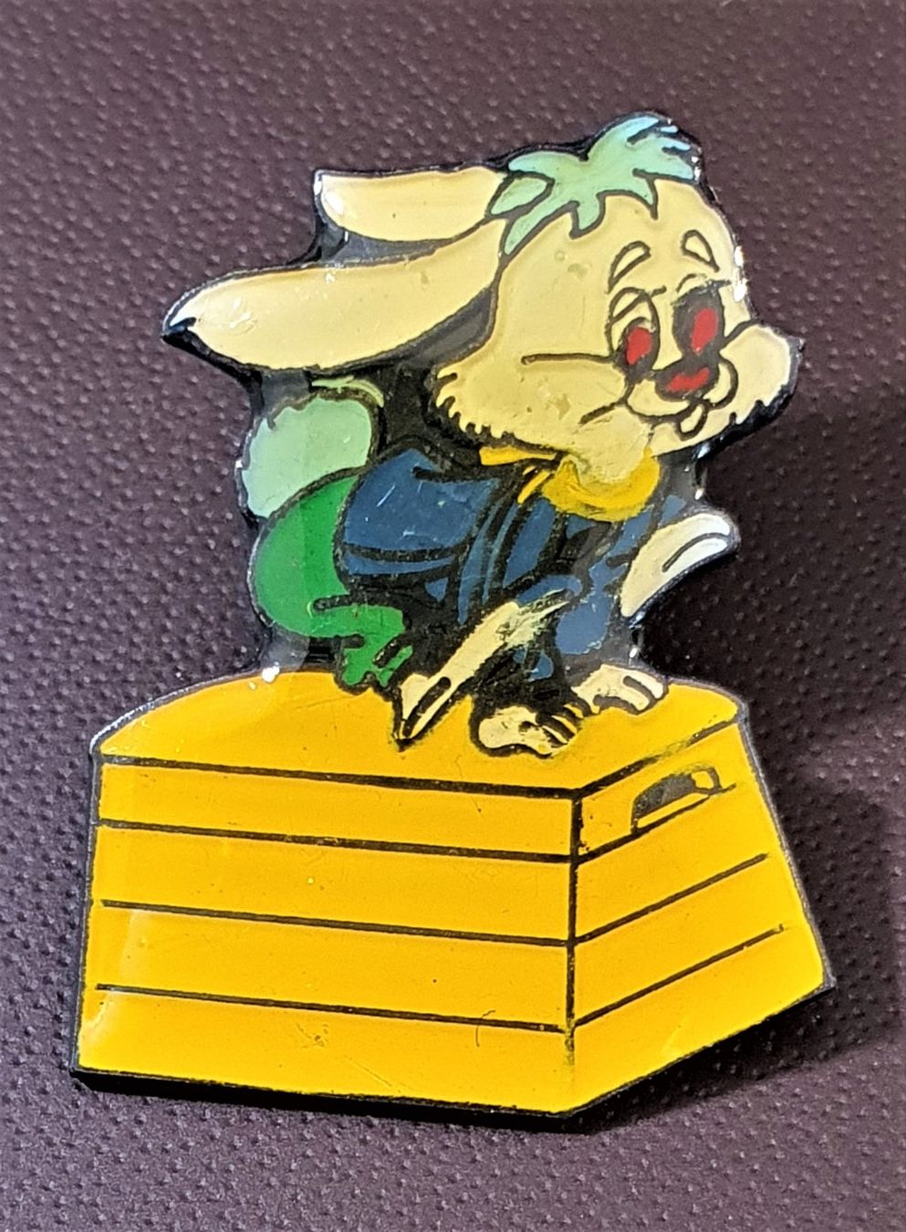 Placchette & Badge: P815 - Pin Comic Hase – Usato da Reinach BL venduto da Boston-Verkauf