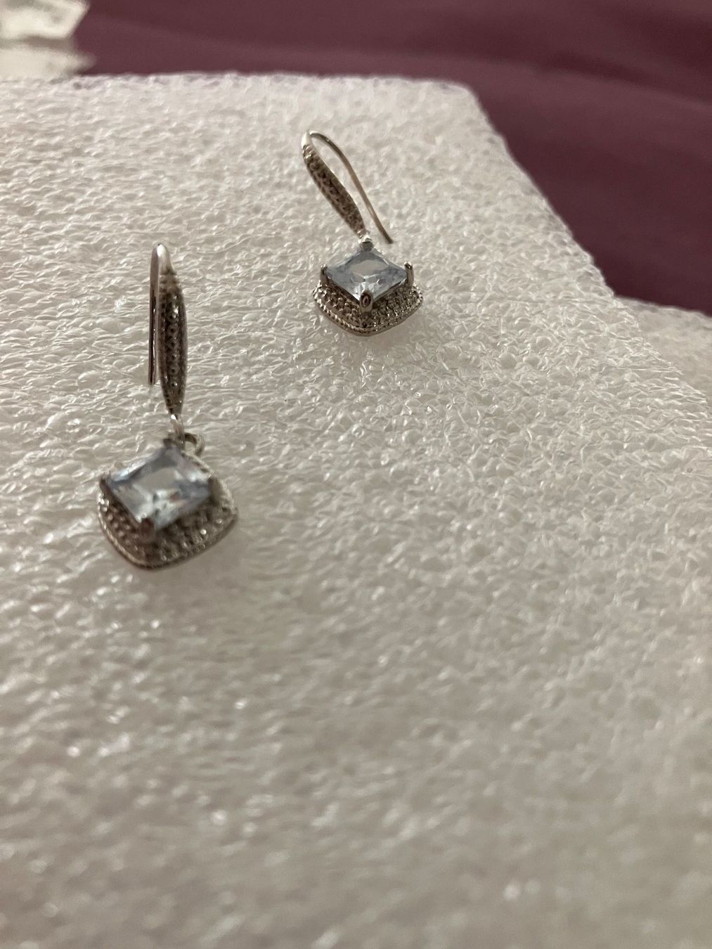 Ohrringe & -stecker: Silberfarbene Ohrhänger mit quadratischem Stein, NEU – Neu (gemäss Beschreibung) aus Affoltern am Albis von Dlotti 1