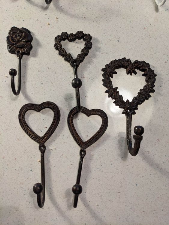 Set Mit 5 Dekorativen Kleiderhaken Aus Gusseisen – Handgefertigt, Schwarz, Inkl. Schrauben, Rustikaler Stil