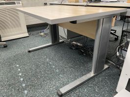 Schreibtisch 
