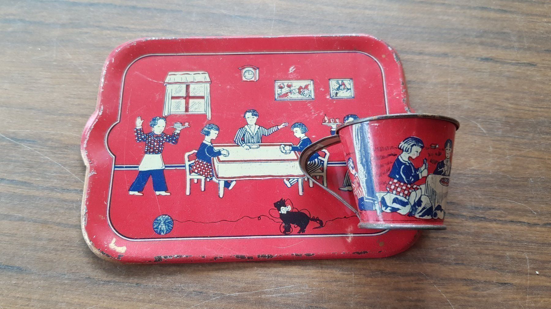 Spielzeuge: Puppenstube - Tablett und Tasse Blech – Gebraucht aus Mörschwil von antiksalon 1