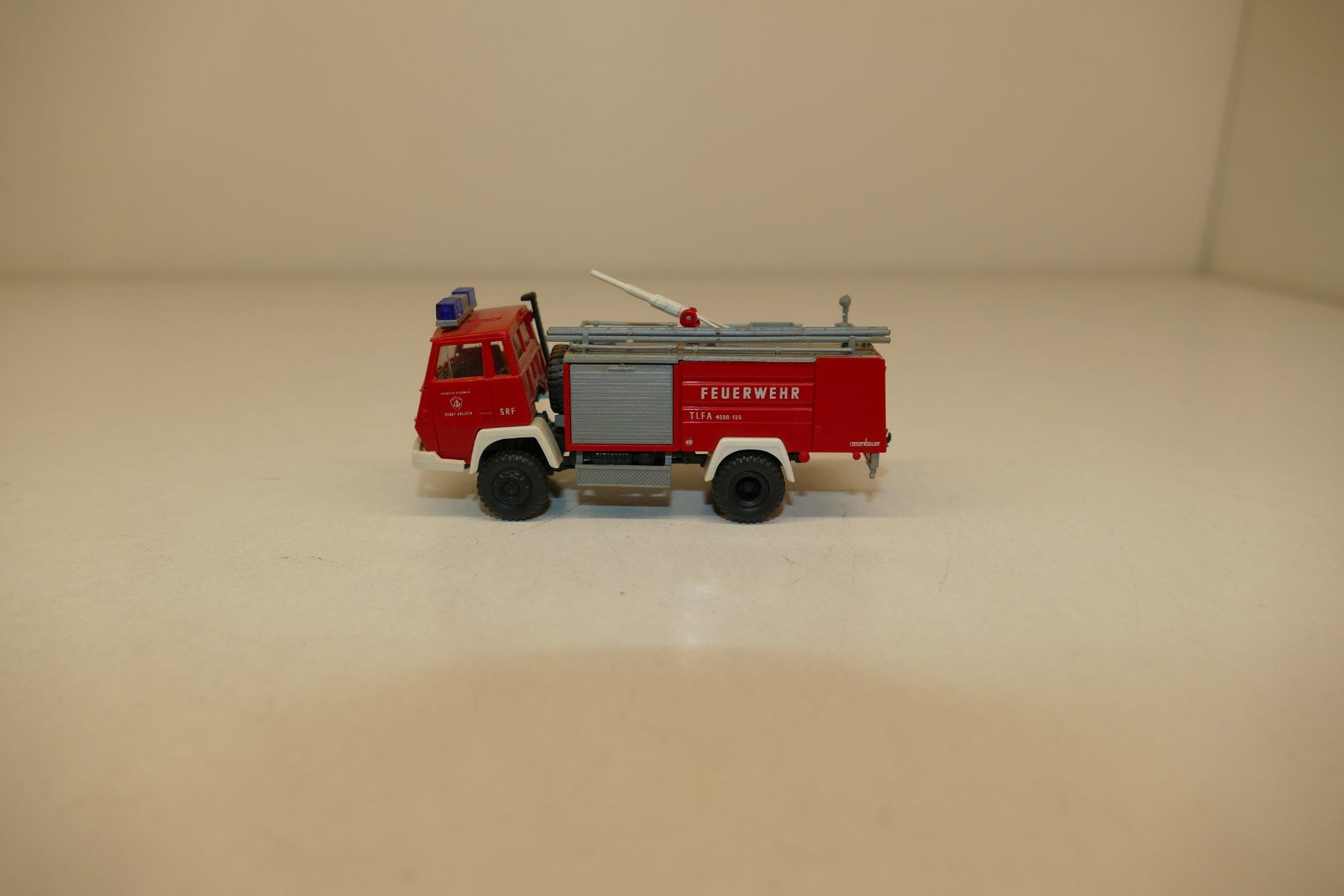 Modellini d'auto: Roco 1:87: Steyr 91 Feuerwehr – Usato da Niederhasli venduto da Flash32 1