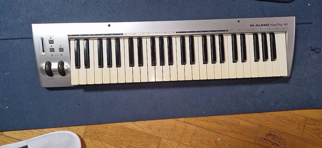 Strumenti musicali: M-Audio Midi Keyboard M49 – Usato da Engelburg venduto da typhosmr