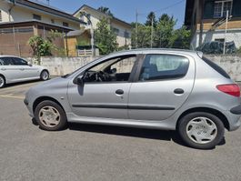 Peugeot 206 1.4 Essence 2002 178129 km Grise Bon état