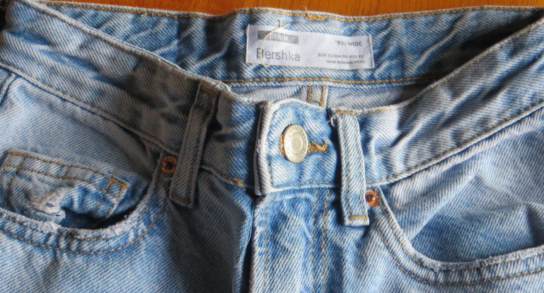 Bershka Jeans: JEans Bershka 90's wide 32 – Gebraucht aus Athenaz (Avusy) von cyrano476 2