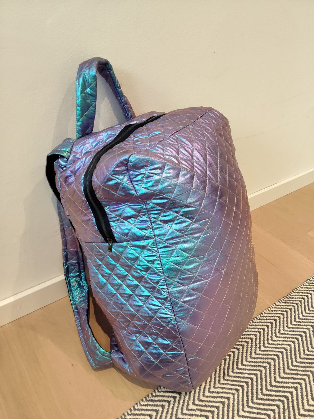 Zaini: Coole, blaue Stepp Rucksack, holographic – Nuovo (secondo la descrizione) da Bellikon venduto da MellonCollieMitTwint 1