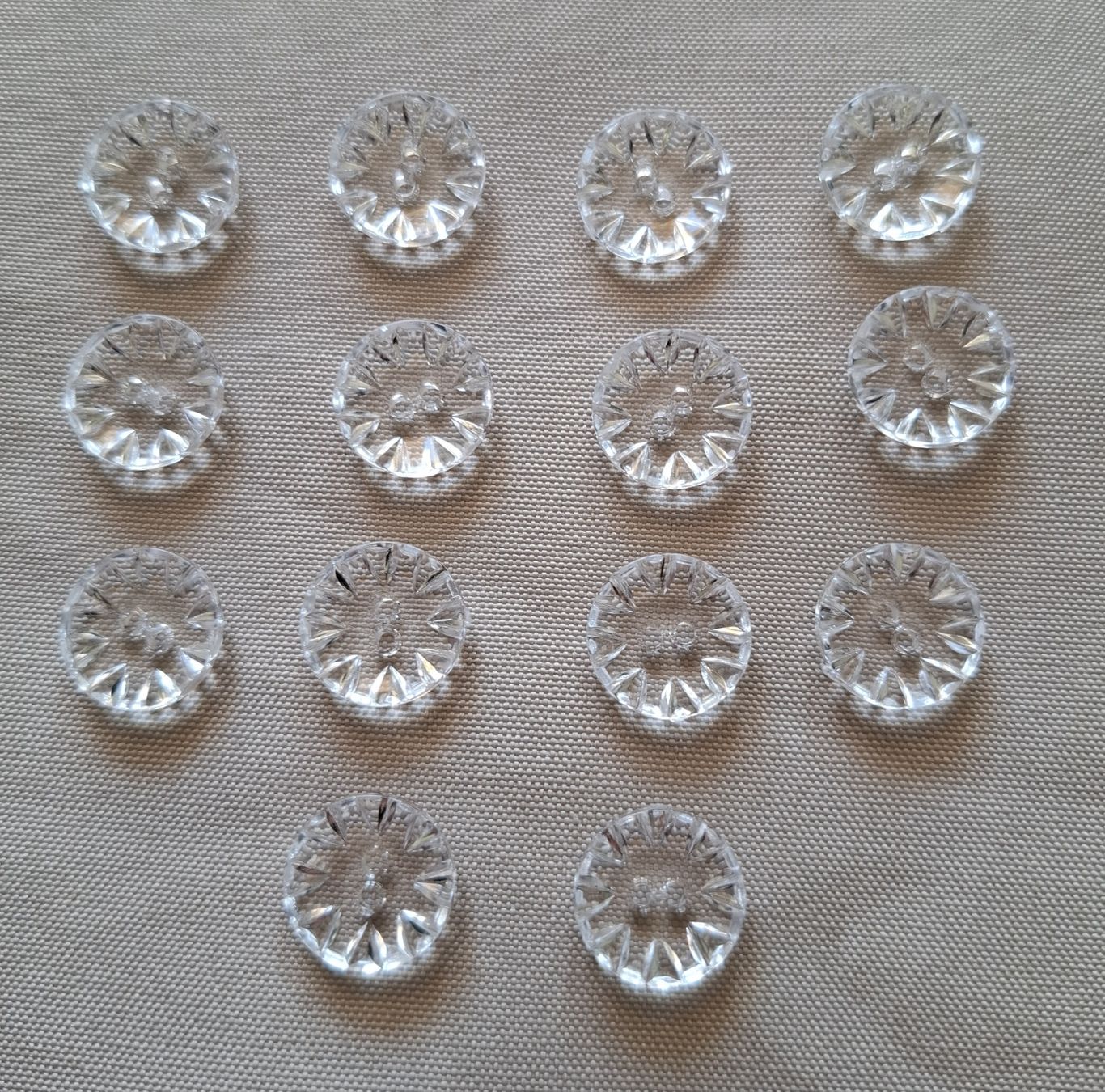 Knöpfe: 14 Glasknöpfe transparent, 14 mm. – Gebraucht aus Dietikon von Hirschkopf 6