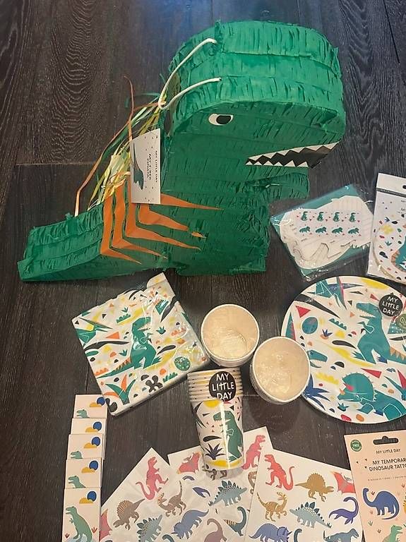 Tutte le decorazioni: Kit anniversaire thème dinosaures – Nuovo (secondo la descrizione) da Petit-Lancy venduto da areyouinterested