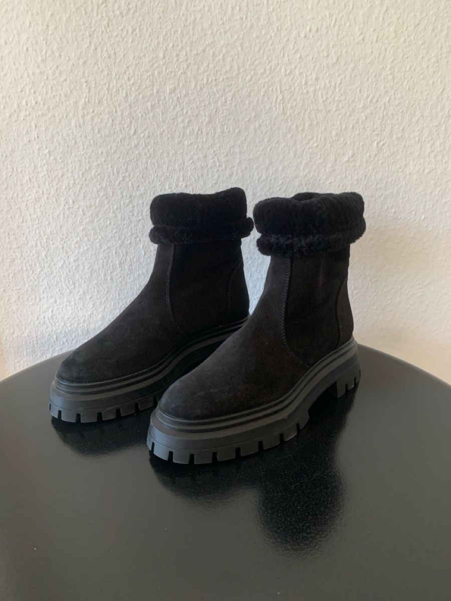 Stuart Weitzman Scarpe da donna: Stuart Weitzman: Exklusive Lammfell-Stiefel, 37, NP $700 – Nuovo (secondo la descrizione) da Luzern venduto da designluzern 7