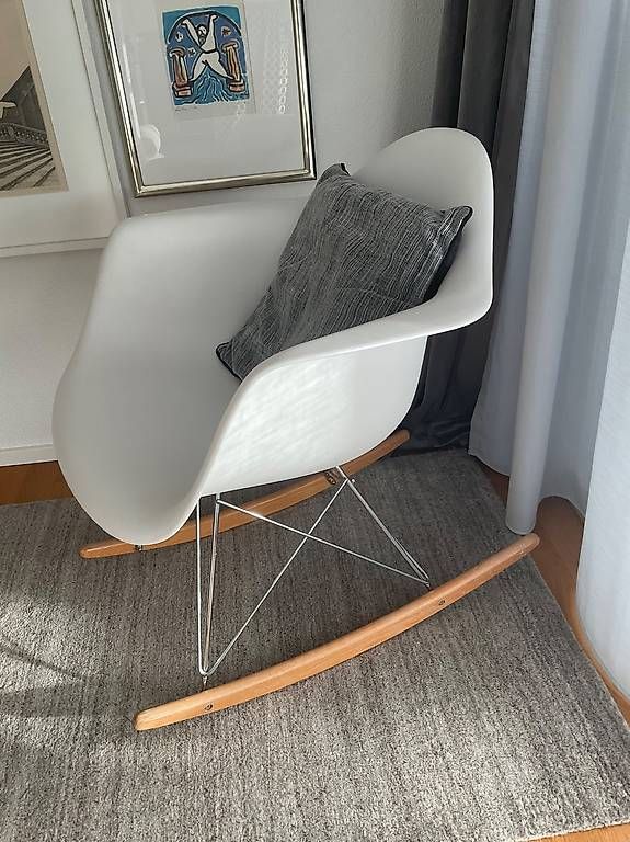 Eames Sedie: Eames Stil Schaukelstuhl weiss – Usato da Derendingen venduto da ArtDeco61 1