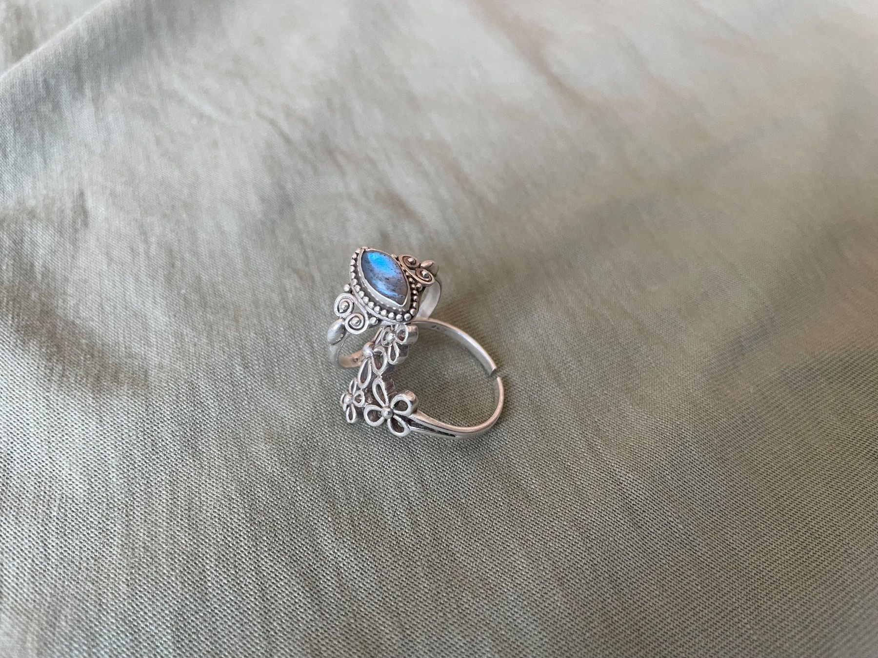 Ringe: Silberschmuck Ringe Blumen und Stein Groesse offen – Gebraucht aus Au TG von and_k8st 2