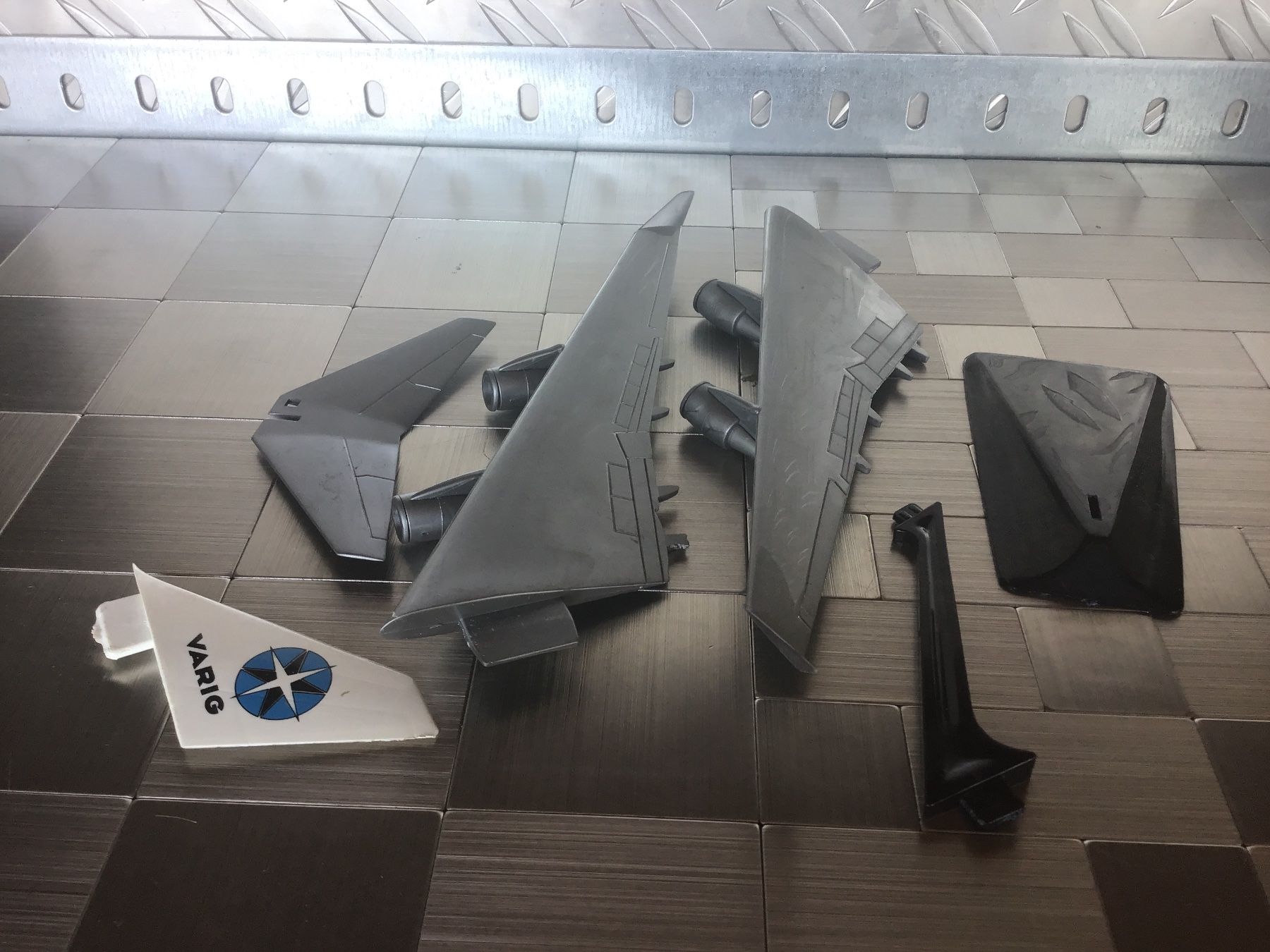 Modellbausätze & Standmodelle: WORLD AIRLINES WOOSTER – Gebraucht aus Männedorf von Spezial-Modelle 3