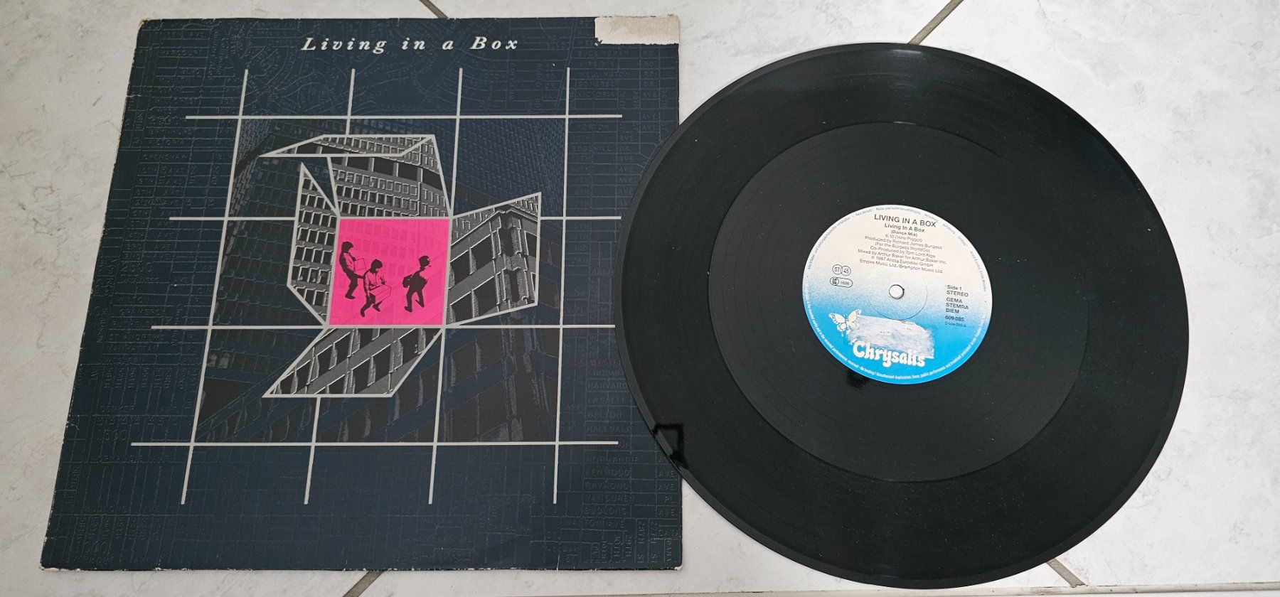 Dischi in vinile: LIVING IN A BOX/ LP – Usato da Geuensee venduto da JeMaUrPe
