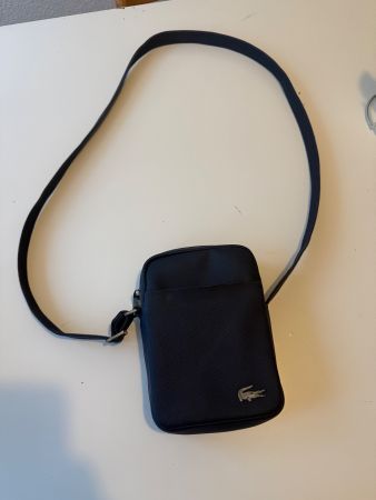 Sacoche Lacoste bleu marine bandoulière