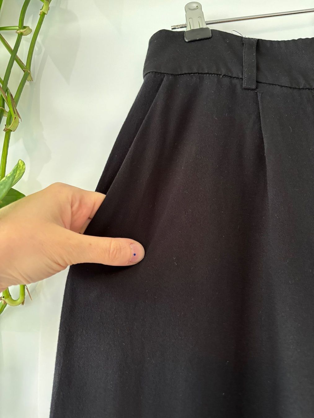 Pantaloni: EDITED schwarze Stoffhose Gr. 38 – Usato da Zürich venduto da missmodernage 1