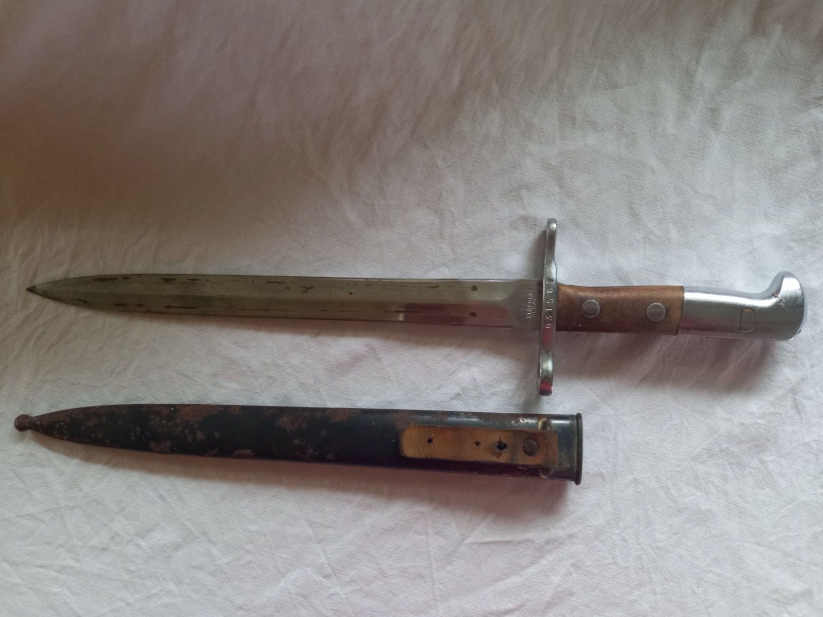 Schweizer Armee Armi bianche: Baïonnette d'ordonnance, modèle 1918 avec son fourreau – Usato da Rossens FR venduto da Souris1