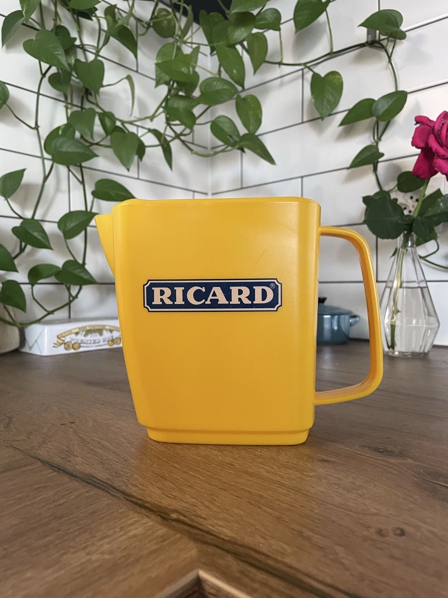Ricard Karaffen: Pichet Ricard jaune en plastique – Gebraucht aus Lonay von ju-71