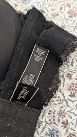 Soutien-gorge noir Victoria's Secret 34D - Parfait état!