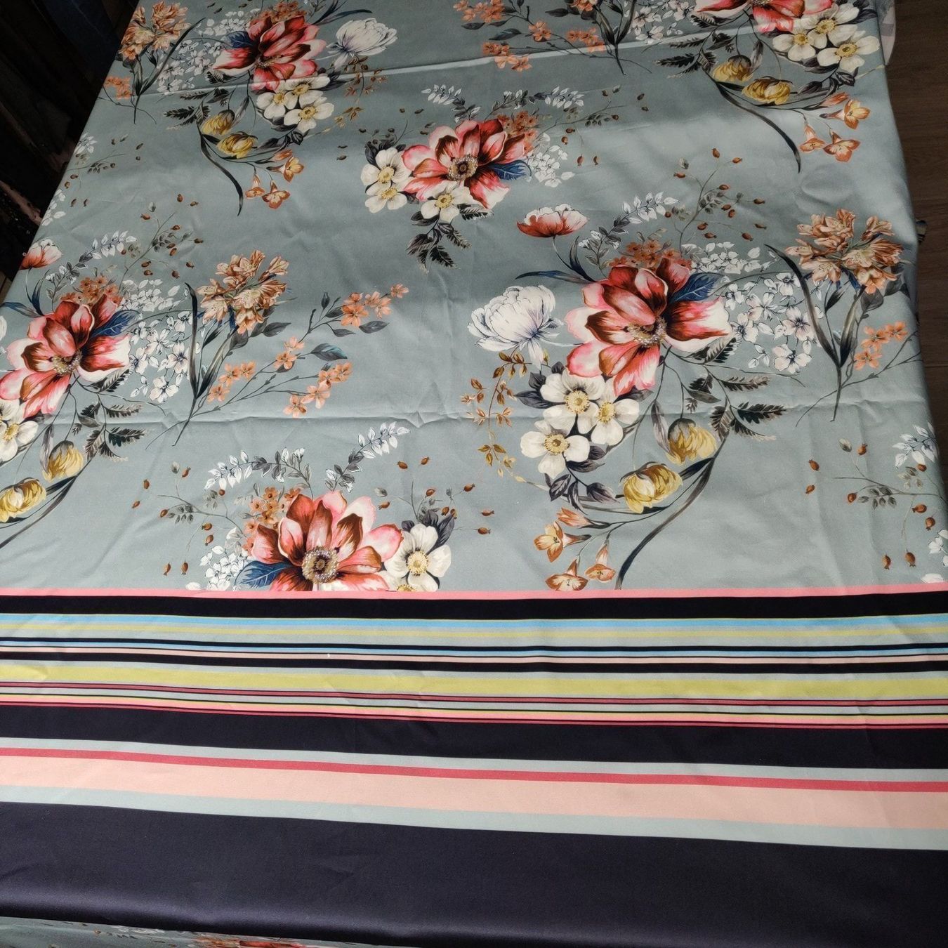 Tessuti: Baumwolle Elastan Panel 1.44x1.5m Fiori in rosa – Nuovo (secondo la descrizione) da Lufingen venduto da Voyager7 7