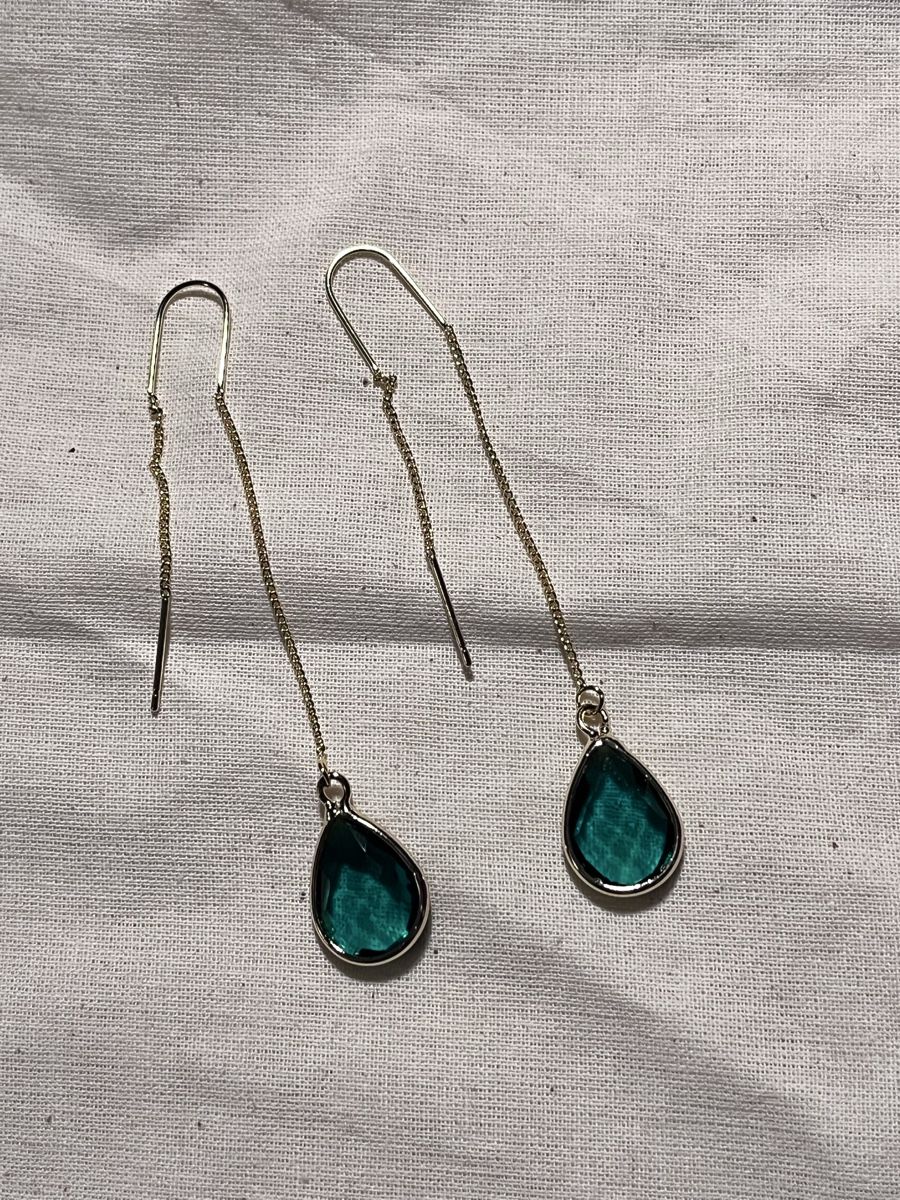 Orecchini pendenti & Orecchini a lobo: Boucles plaqué or et cabochon vert émeraude en verre – Nuovo e nell'imballaggio originale da Genève venduto da ct_fqr8