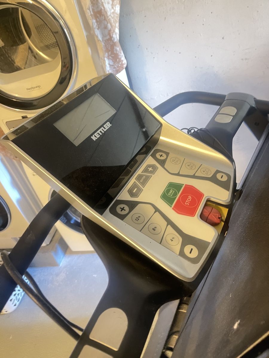 Kettler Vélos d'appartement: Laufband Kettler defekt – Défectueux à Hindelbank par Silya1