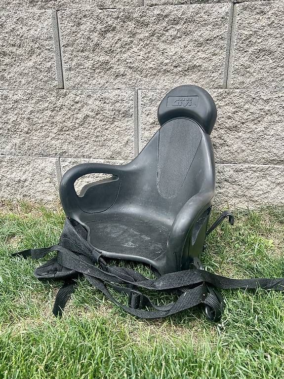 Seggiolini per auto: Seggiolino Givi – Usato da Breganzona venduto da Acmik