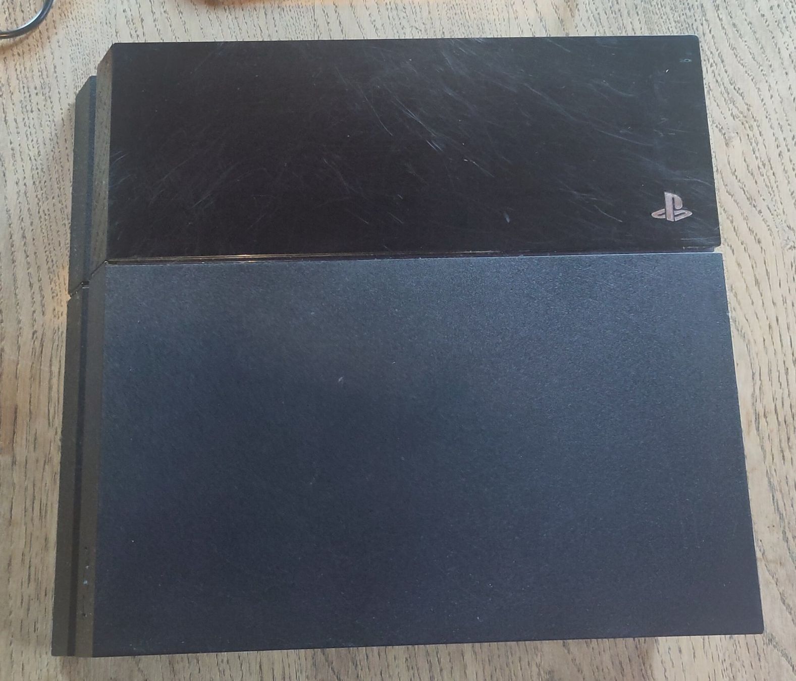 Sony Konsolen: PS4 mit 2 Controller und 2 Games – Gebraucht aus Cumbel von anj_b8wj 1