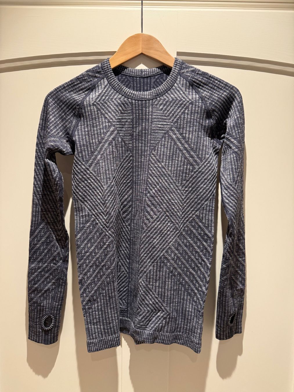 Lululemon Top: Lululemon Swiftly Tech LS 2.0 - Winter Running Top size 4 – Usato da Zürich venduto da floridiablanca