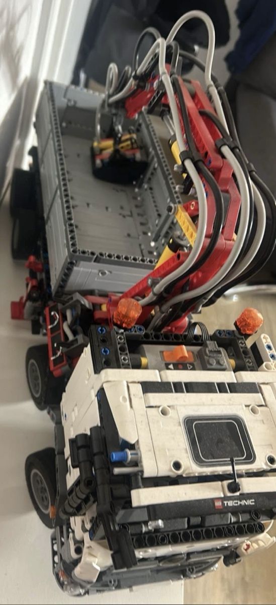 Lego Giocattoli: LEGO Technik LKW ab 99.- Top Ware – Usato da Sennwald venduto da HARO-Import 2