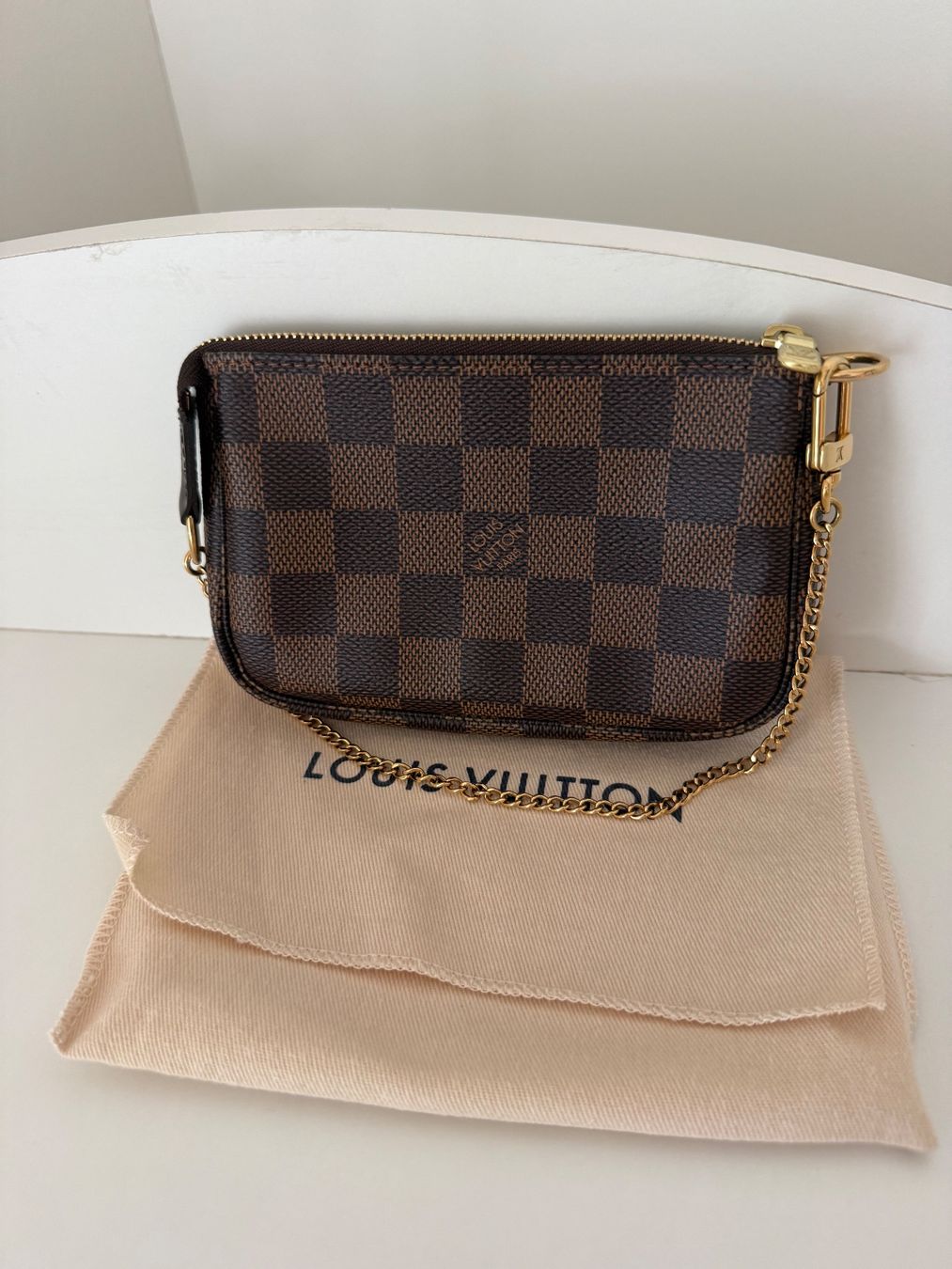 Borse da donna: Louis Vuitton Mini Pochette Accessoires / Damier Ébène – Usato da Meilen venduto da atlanterra 1