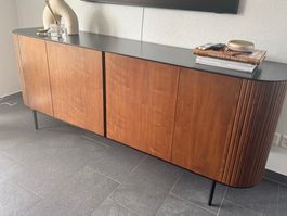 Elegantes Design-Sideboard in Nussbaumoptik