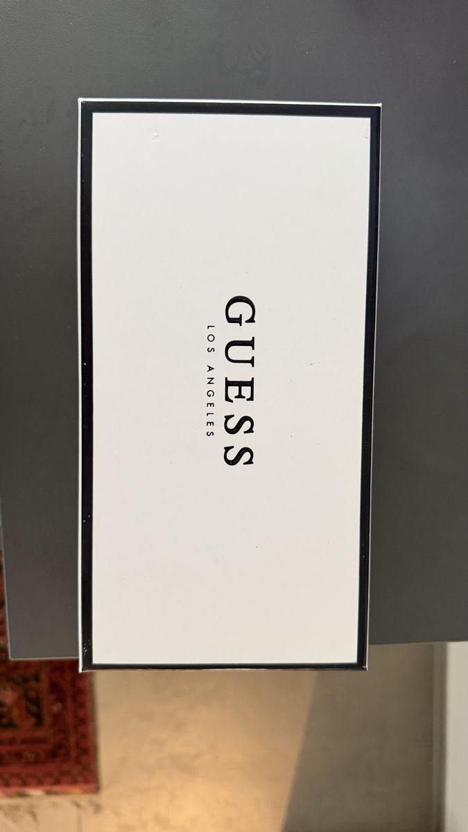 Guess Portamonete: Guess Portemonnaie, Beige – Usato da Hunzenschwil venduto da Tara_B 1