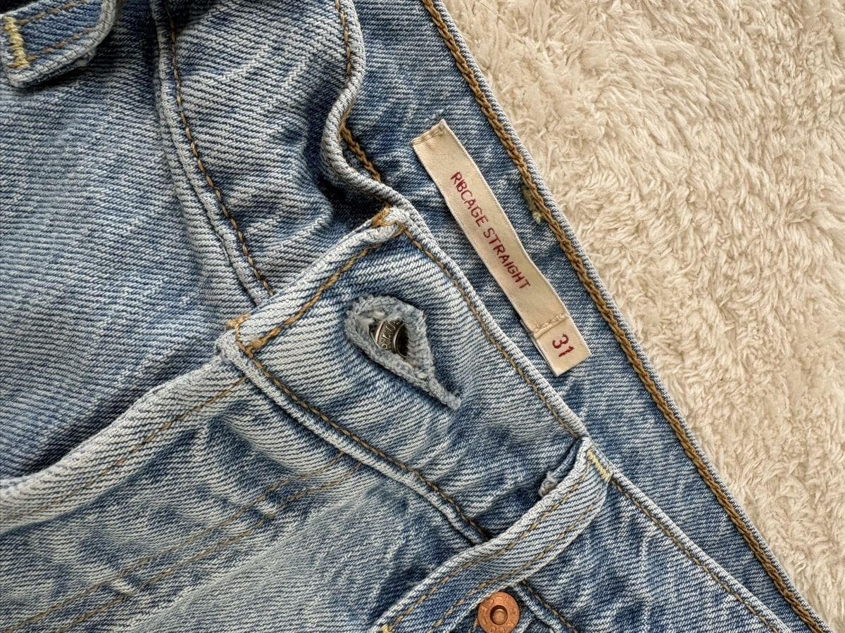Levi's Jeans: Levi‘s Ribcage Straight  – Usato da Laufen venduto da Jamii3 1