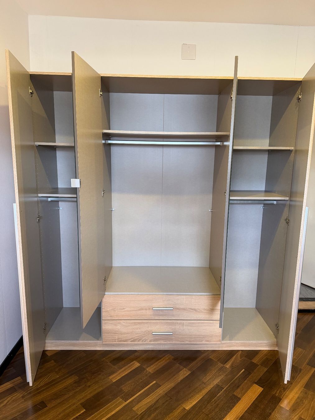 Armadi: Kleiderschrank mit Spiegel – Usato da Kloten venduto da canela9 1