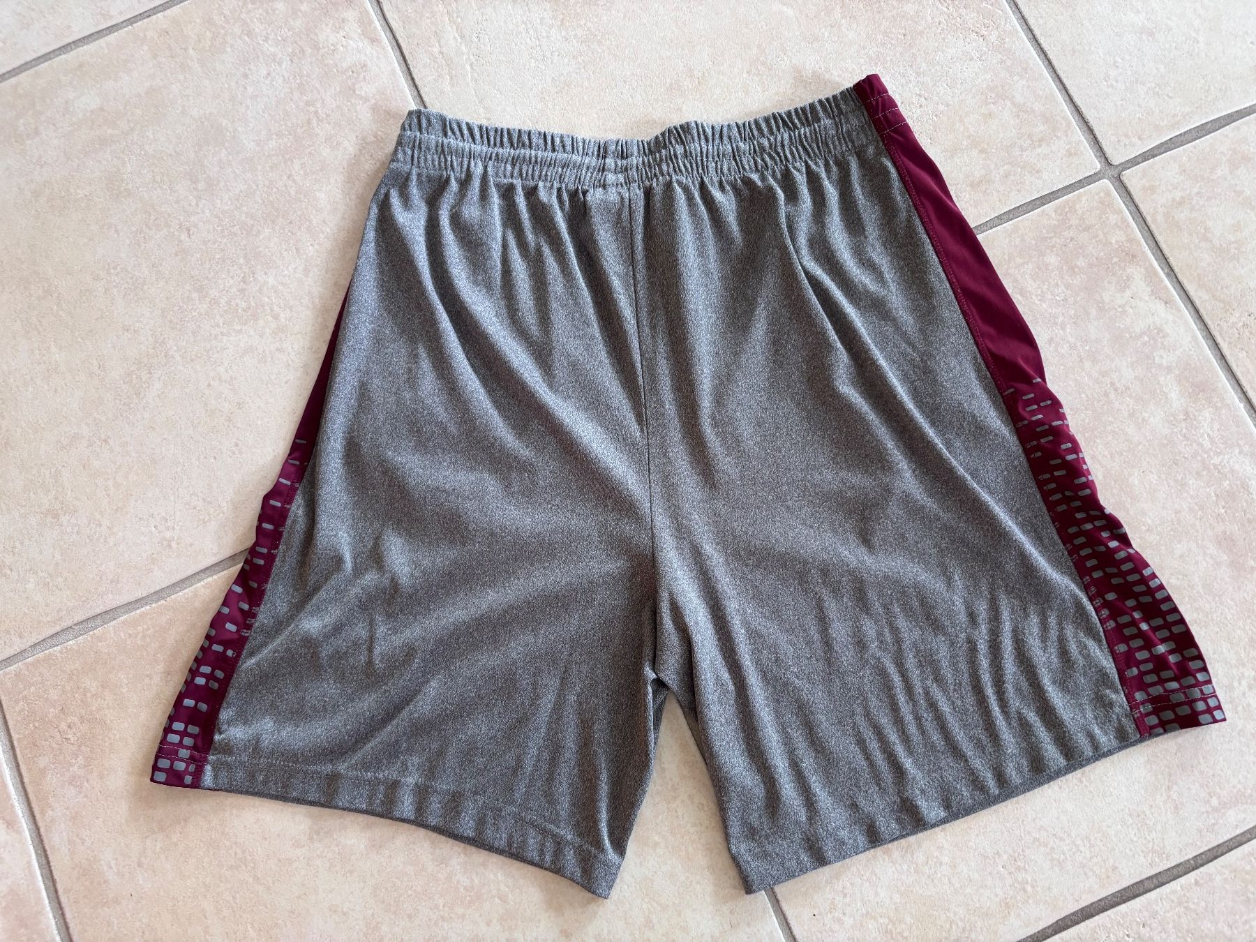 Pantaloni: Freizeit Shorts grau L – Usato da Balsthal venduto da Uroby 1