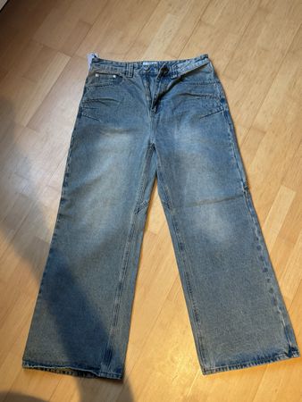 Jeans Grösse M mit Etikett neu ungetragen