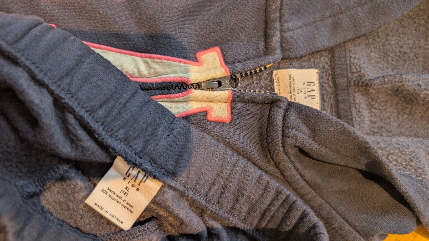 Gap Lotti & Set di vestiti: Gap Hoodie – Usato da Stäfa venduto da Viviane77 1