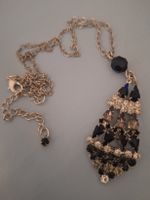 Antike lange kette mit.schwarze und weisse Strass
