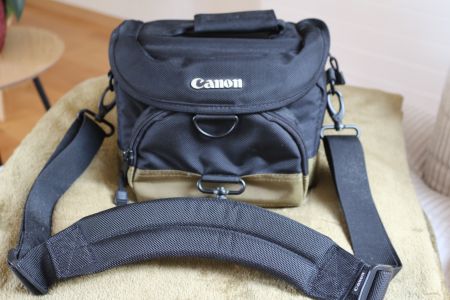 Canon Kameratasche, Gegenlichtblende