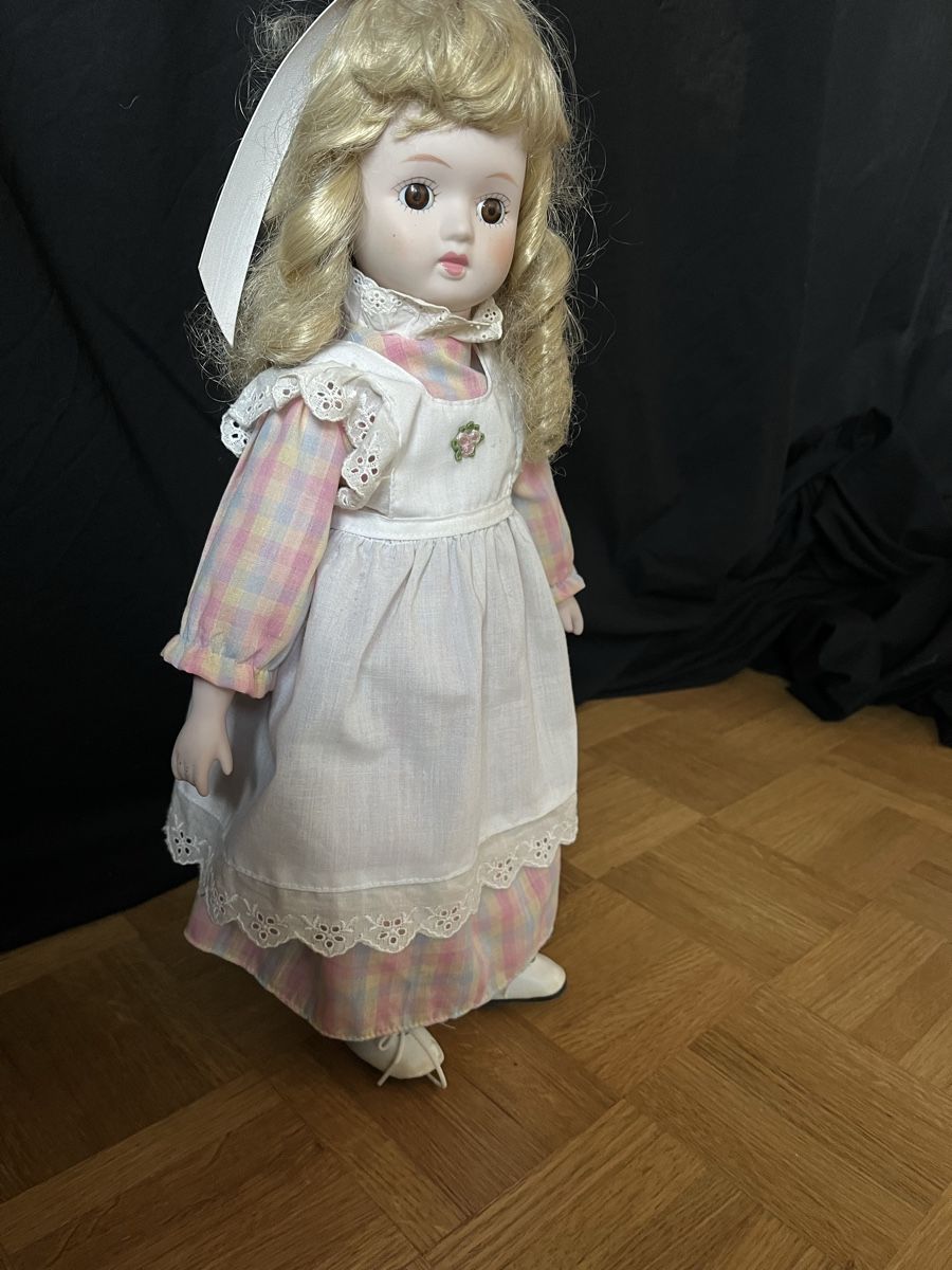 Bambole: Keramikpuppe mit blonden Locken, ca. 45 cm – Nuovo (secondo la descrizione) da Ehrendingen venduto da urscurs 2